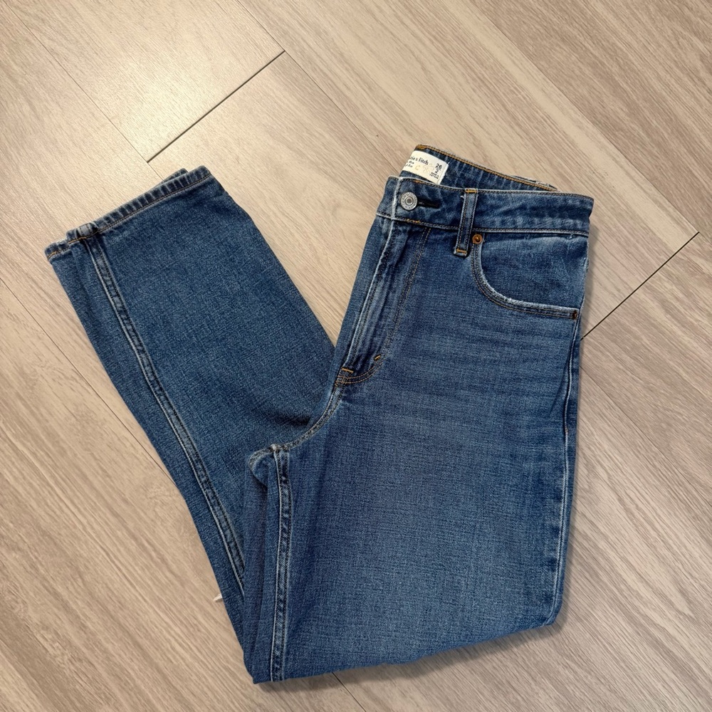 Abercrombie and Fitch,‎ Curve Love, The Mom High Rise, Jeans | Women’s 26 / 2